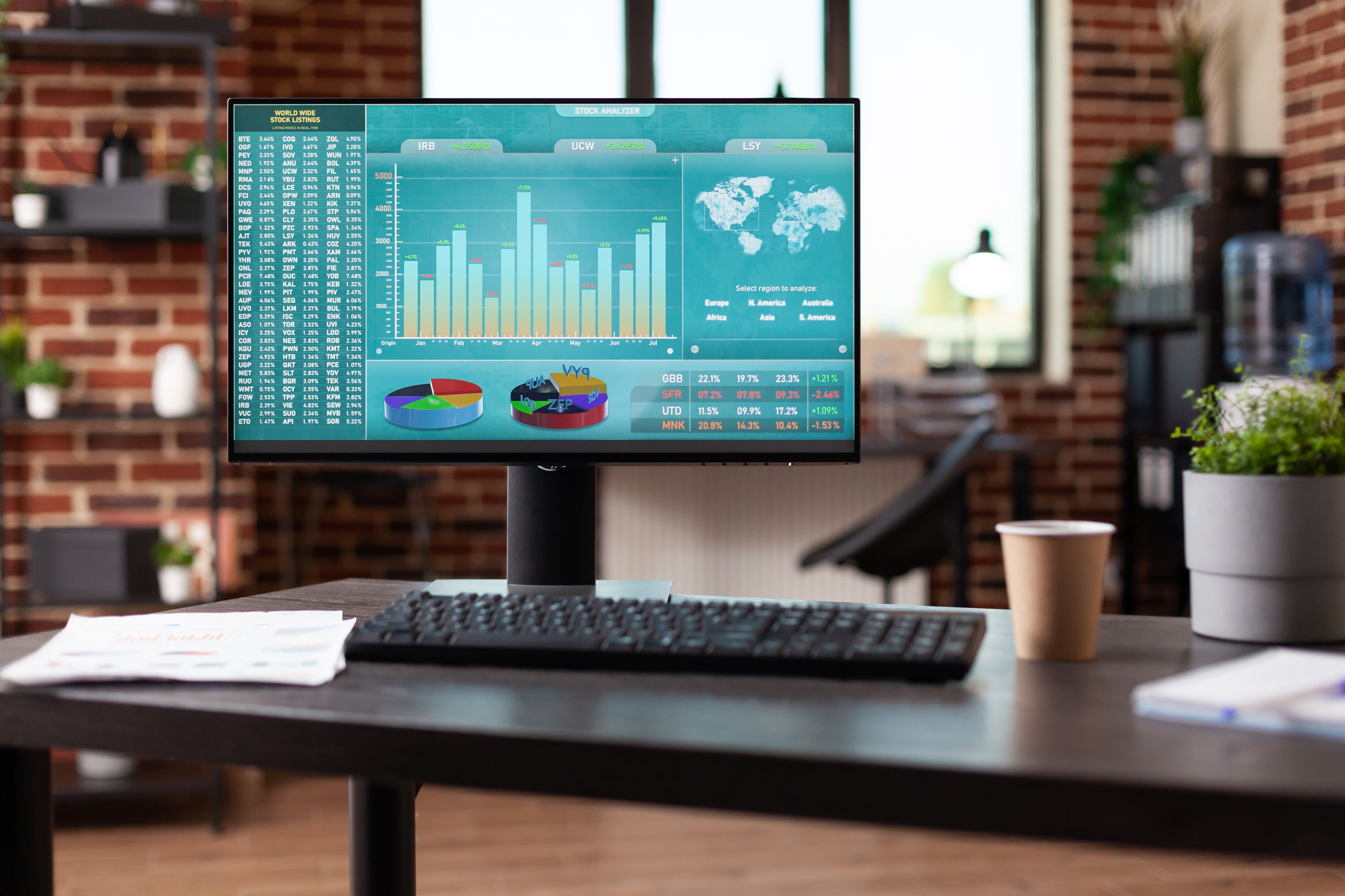 monitor-with-stock-market-analytics